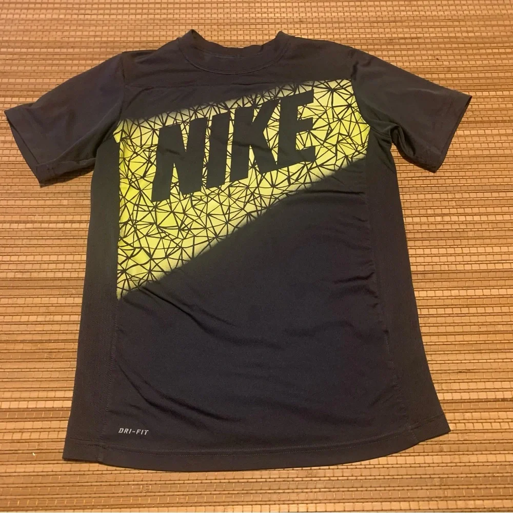 Nike Dri-Fit T-shirt size L